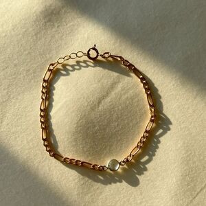 Elegant Gold Chain Bracelet